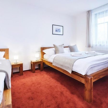 Penzion Al Capone Mnisek Mníšek pod Brdy Extérieur photo