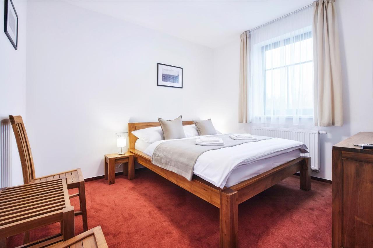 Penzion Al Capone Mnisek Mníšek pod Brdy Extérieur photo