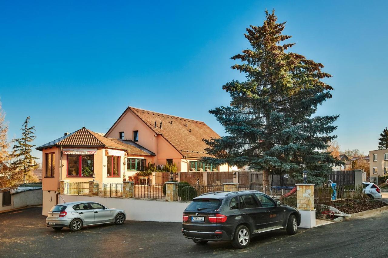 Penzion Al Capone Mnisek Mníšek pod Brdy Extérieur photo